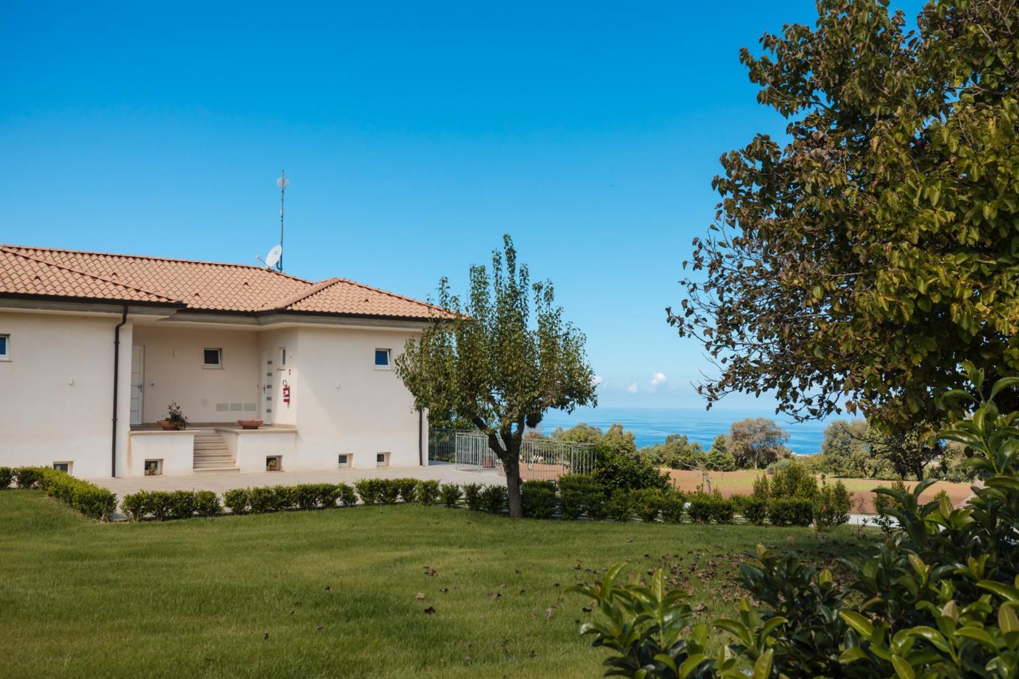 Villa Eirene Ricadi Exterior photo